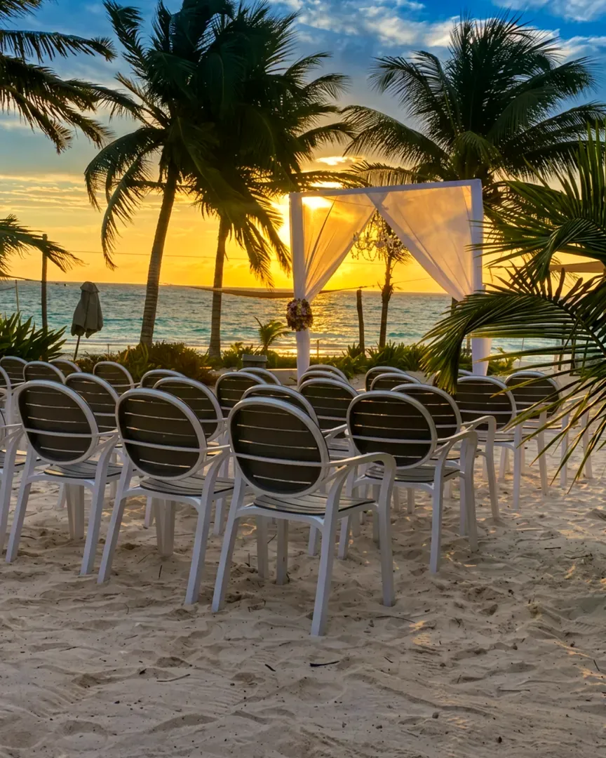 Ceremonia en la playa al atardecer